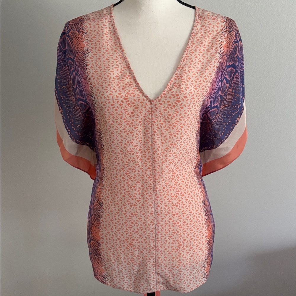 GUESS Silk V-Neck Snake Print top, size Medium